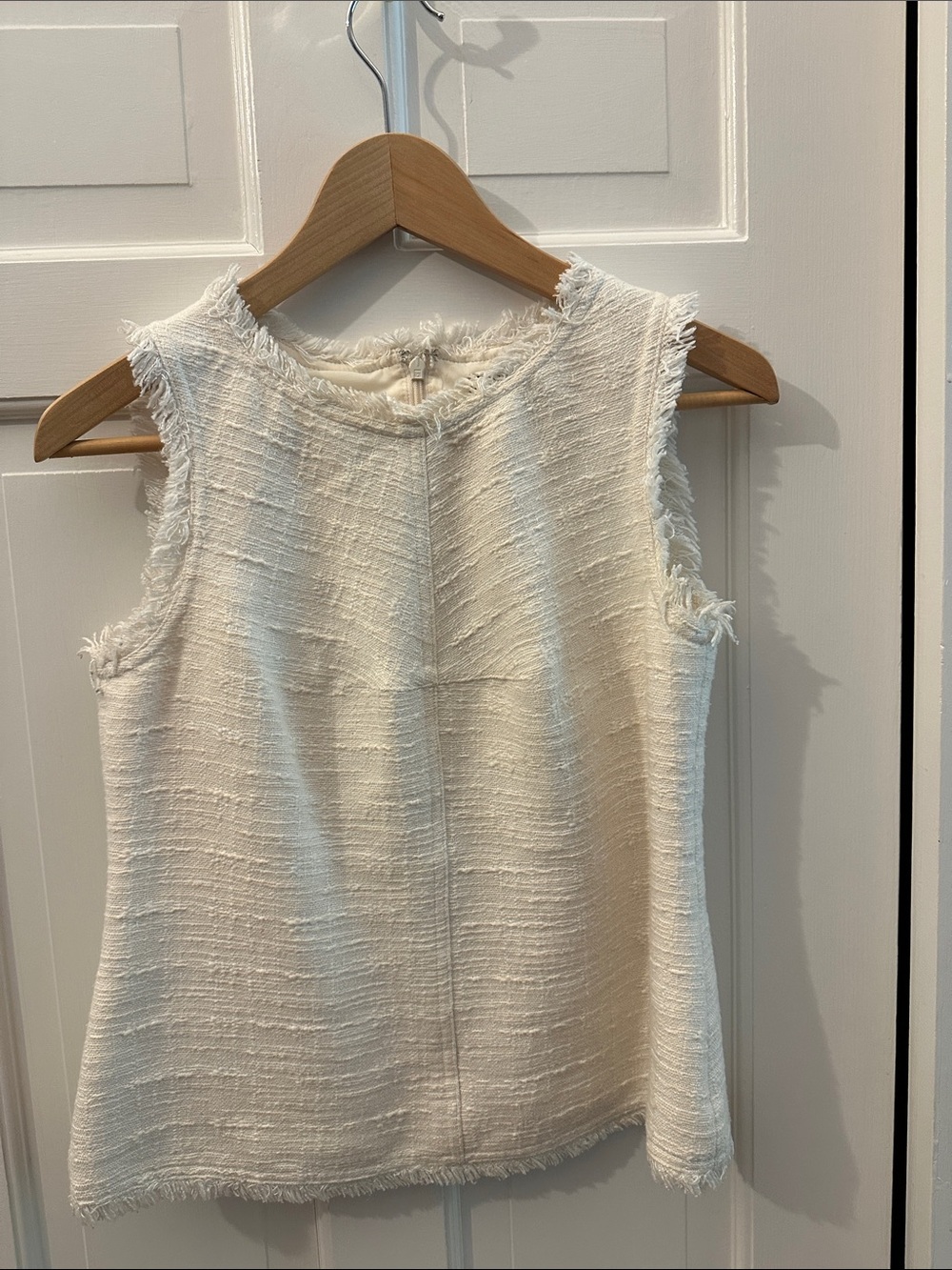 Banana Republic size 2 sleeveless fully line top excellent condition